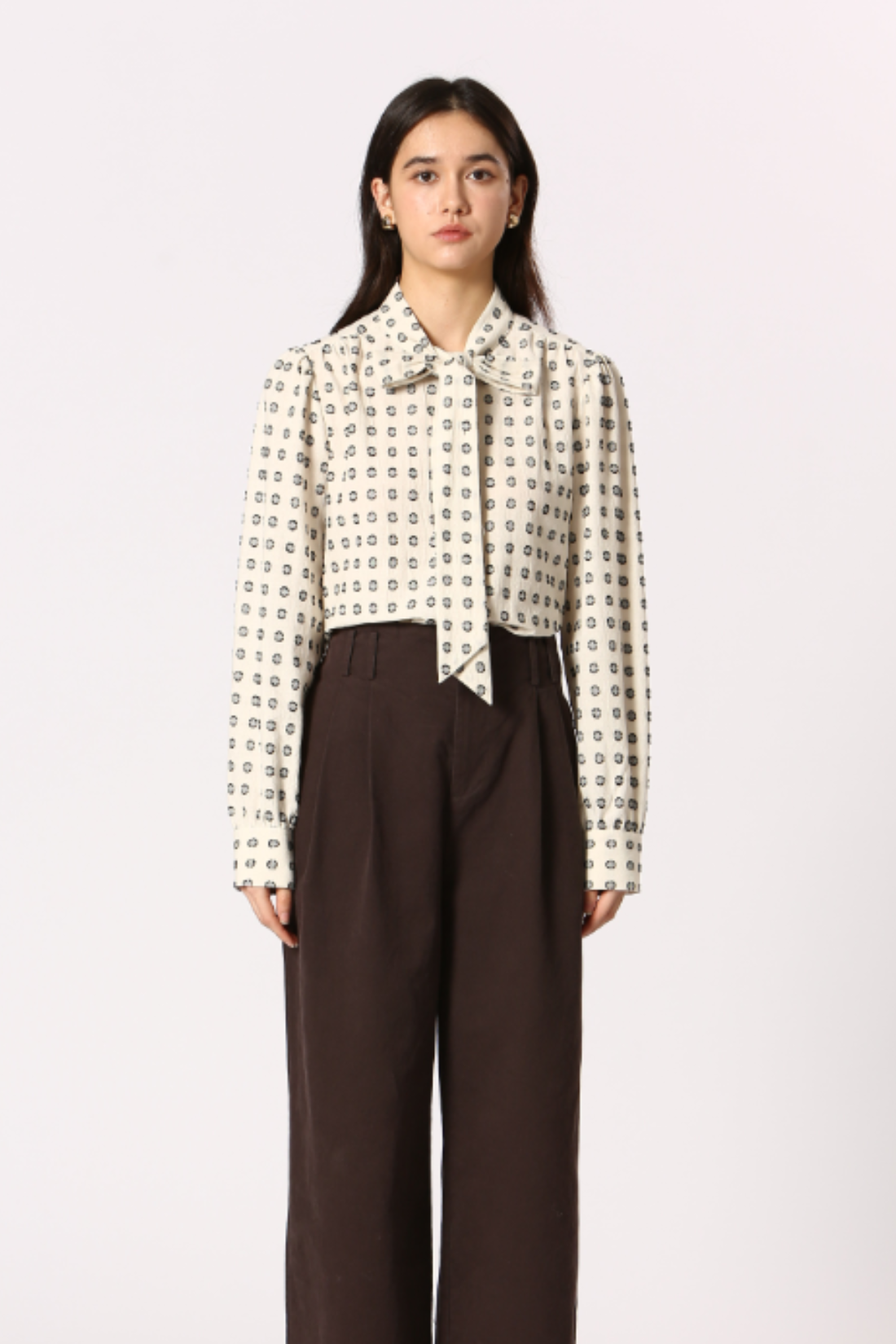 もも　Eaphi ASYMMETRY JACQUARD BLOUSE Jacquard Printed Cream Front Tie Blouse – April Blooms