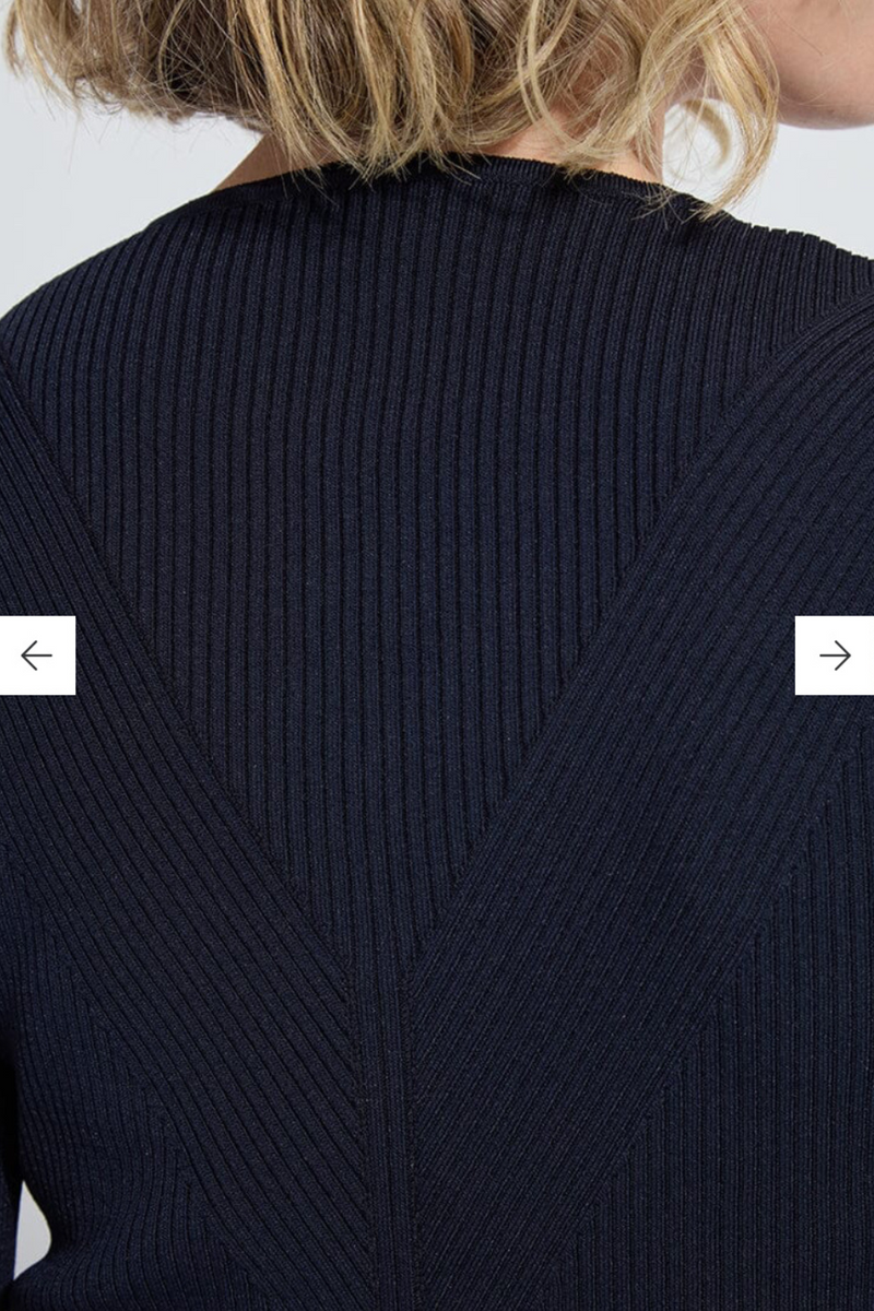 Adverted V-Neck Ribbed Longsleeve
