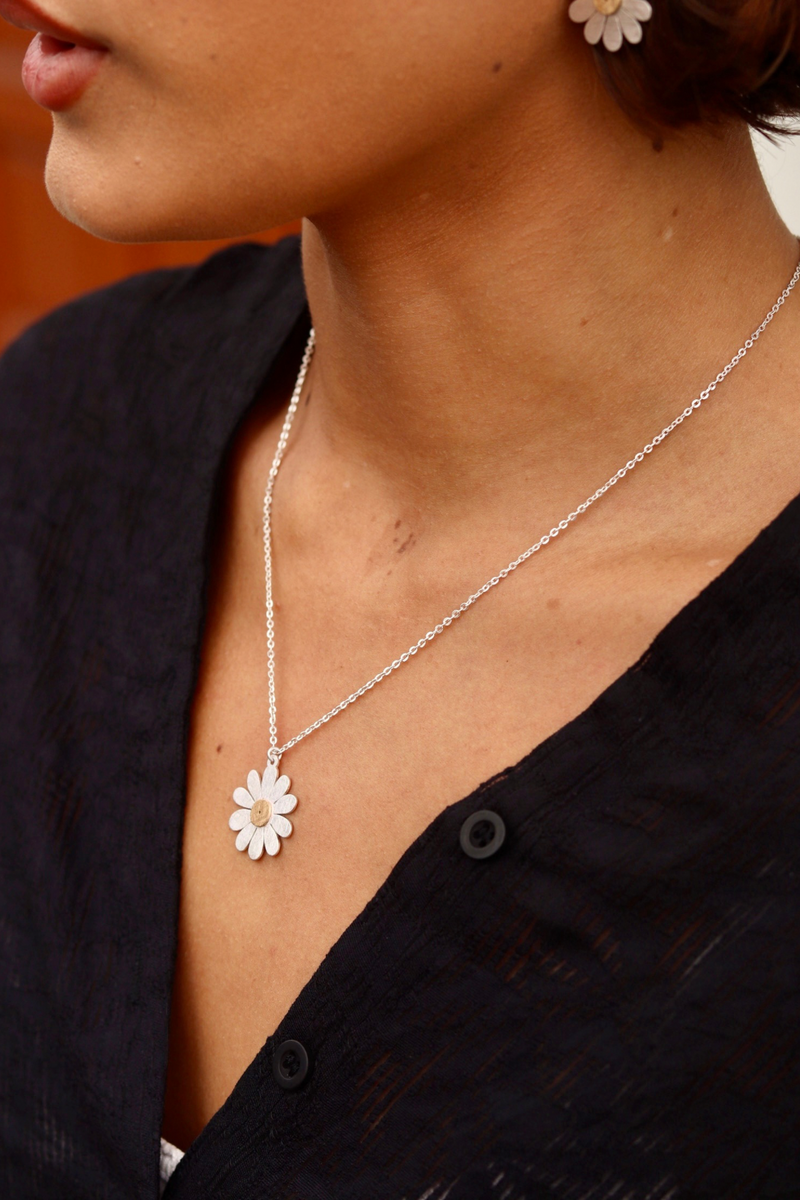 Flower Daisy Flower on a Silver Chain