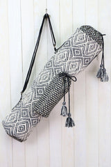 Diamond pattern carpet yoga mat with strap